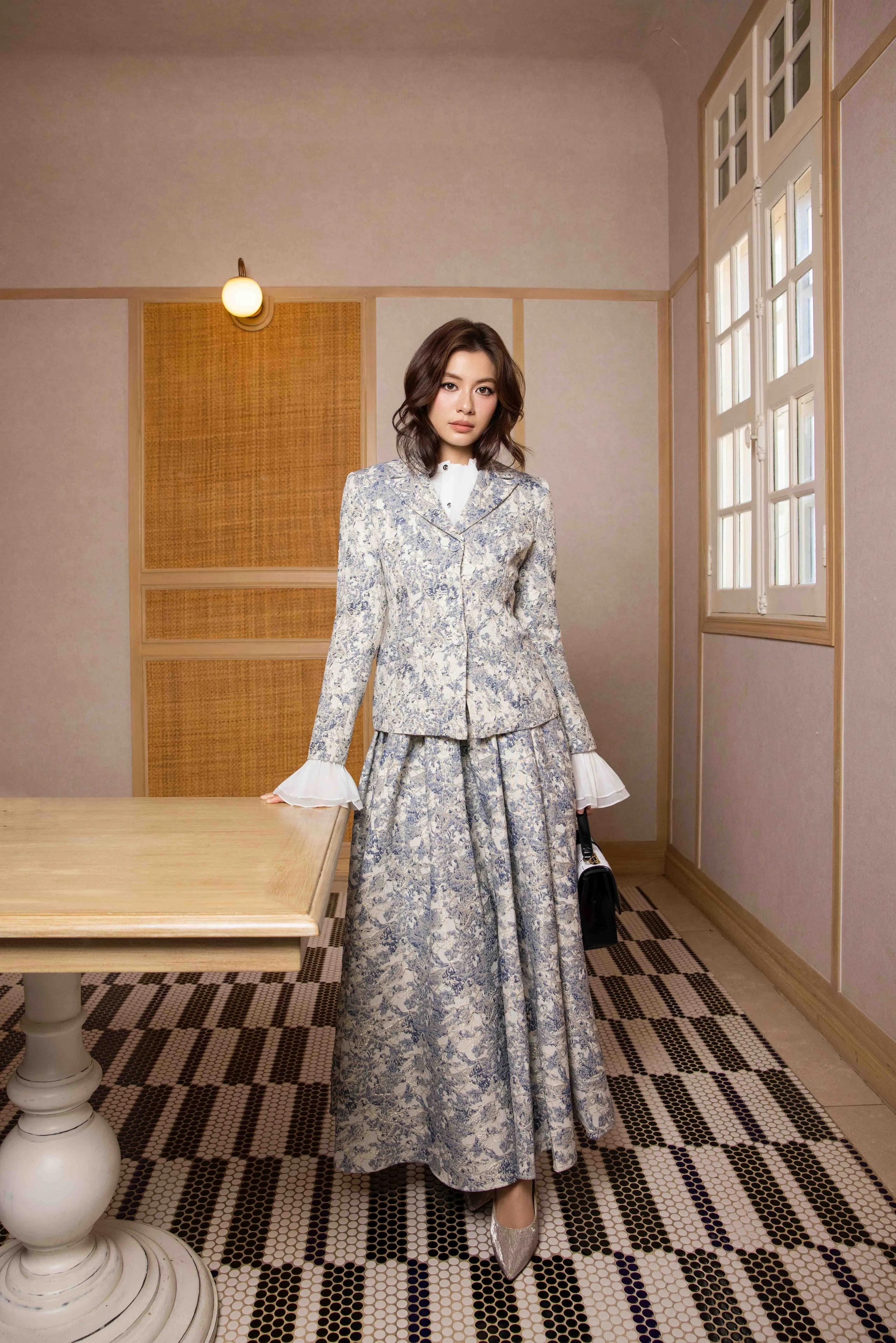 Vải gấm và hành trình trẻ hóa trong những thiết kế đa ứng dụng - Hình 4