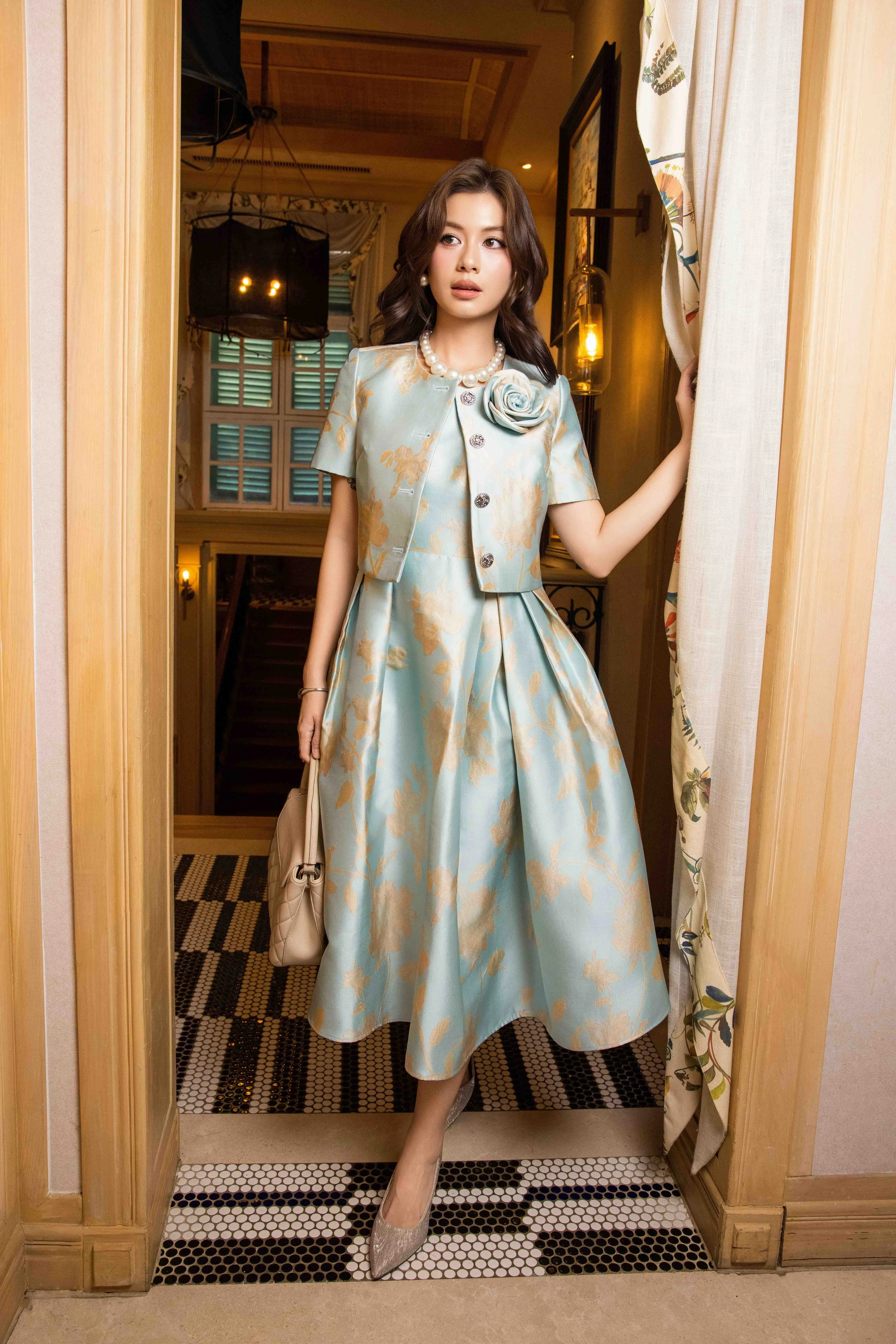 Vải gấm và hành trình trẻ hóa trong những thiết kế đa ứng dụng - Hình 6