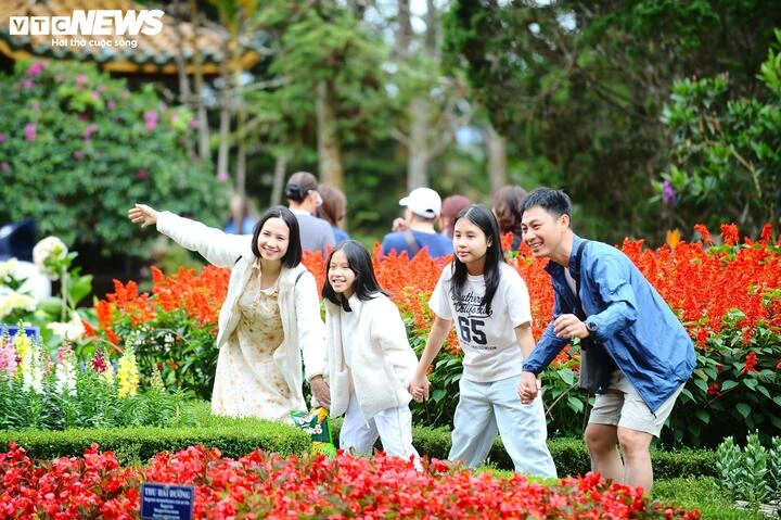 Vẻ đẹp tựa tranh vẽ của Thiền viện Trúc Lâm bên hồ Tuyền Lâm thơ mộng - Hình 12