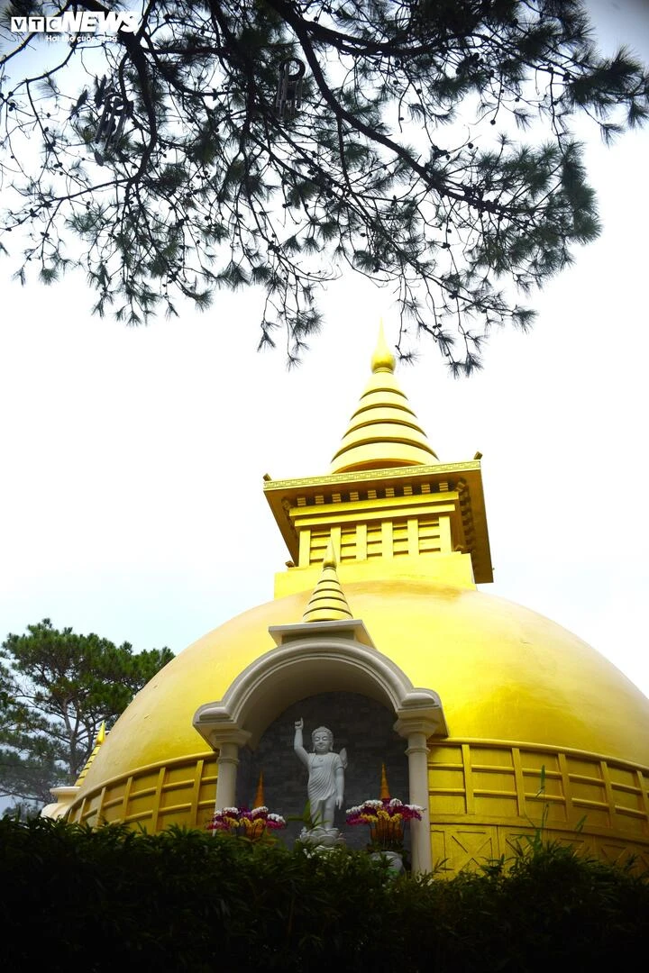 Vẻ đẹp tựa tranh vẽ của Thiền viện Trúc Lâm bên hồ Tuyền Lâm thơ mộng - Hình 17