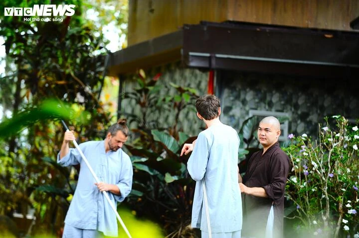 Vẻ đẹp tựa tranh vẽ của Thiền viện Trúc Lâm bên hồ Tuyền Lâm thơ mộng - Hình 19