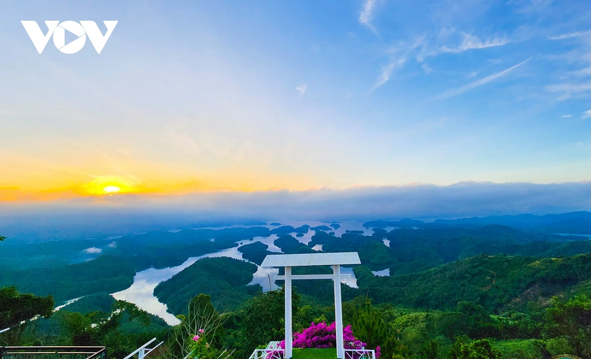 Ngẩn ngơ trước vẻ đẹp của Tà Đùng, điểm đến phải ghé một lần trong đời - Hình 4