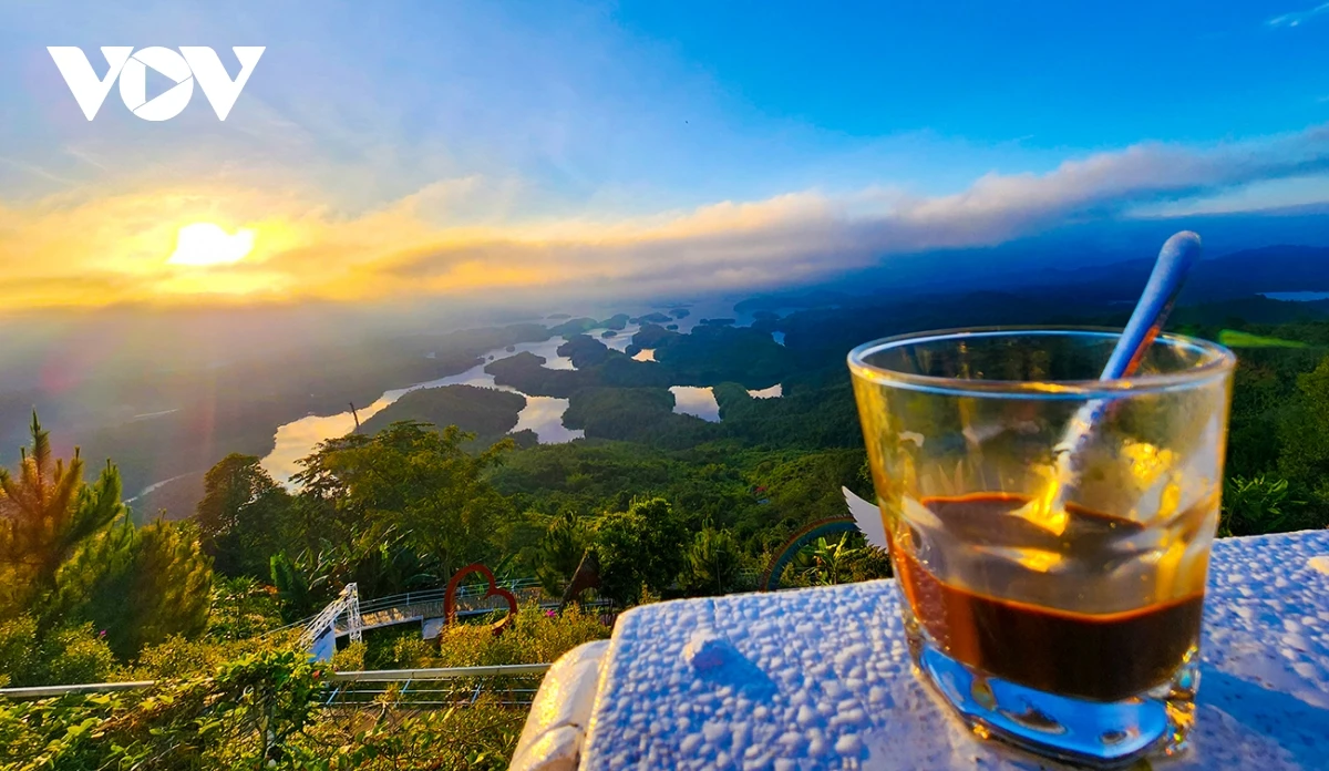 Ngẩn ngơ trước vẻ đẹp của Tà Đùng, điểm đến phải ghé một lần trong đời - Hình 9