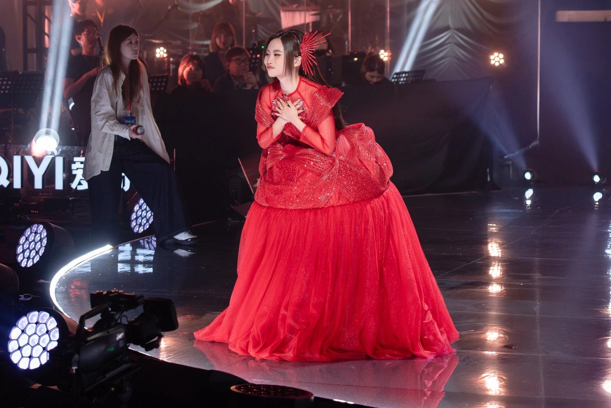 Phương Mỹ Chi sau 13 năm: Đi xa đến đâu, tôi vẫn chỉ mong bố mẹ tự hào - Hình 1