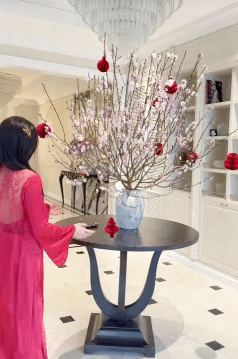 Bên trong dinh thự trắng sang trọng của phú bà Lâm Đồng ngày Tết: Nhìn bếp và nồi niêu mà ai cũng phải xuýt xoa - Hình 11