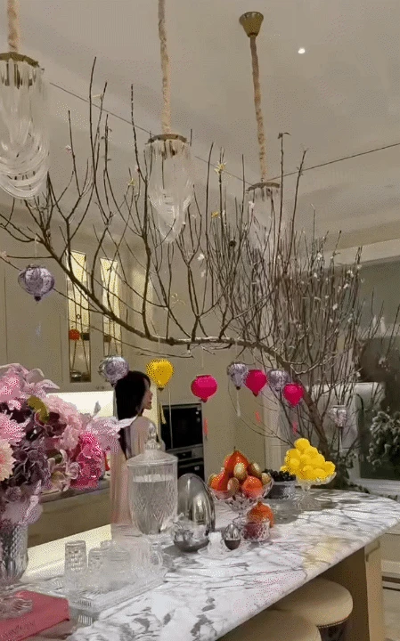 Bên trong dinh thự trắng sang trọng của phú bà Lâm Đồng ngày Tết: Nhìn bếp và nồi niêu mà ai cũng phải xuýt xoa - Hình 8