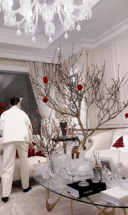 Bên trong dinh thự trắng sang trọng của phú bà Lâm Đồng ngày Tết: Nhìn bếp và nồi niêu mà ai cũng phải xuýt xoa - Hình 15