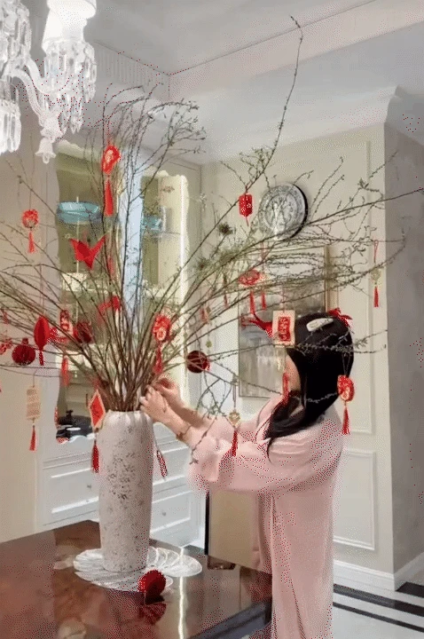 Bên trong dinh thự trắng sang trọng của phú bà Lâm Đồng ngày Tết: Nhìn bếp và nồi niêu mà ai cũng phải xuýt xoa - Hình 12