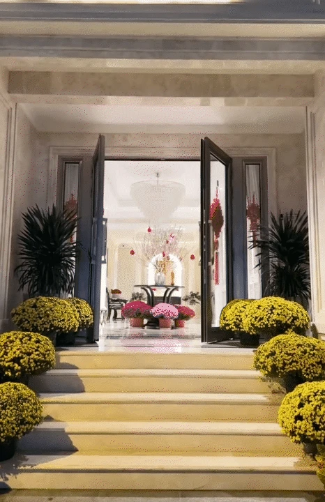 Bên trong dinh thự trắng sang trọng của phú bà Lâm Đồng ngày Tết: Nhìn bếp và nồi niêu mà ai cũng phải xuýt xoa - Hình 14