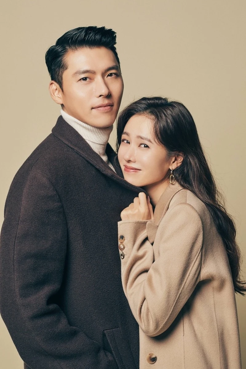 Hot nhất mùng 1 Tết: Hyun Bin hóa anh hùng cứu vợ giữa sự kiện - Hình 6