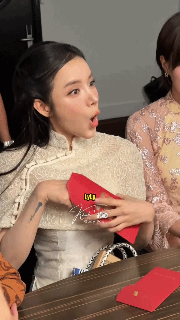 Sốc với màn phát lì xì của Trấn Thành: Số tiền khủng khiến dàn sao lóa mắt, chỉ duy nhất 1 người bốc phải 20.000 - Hình 3