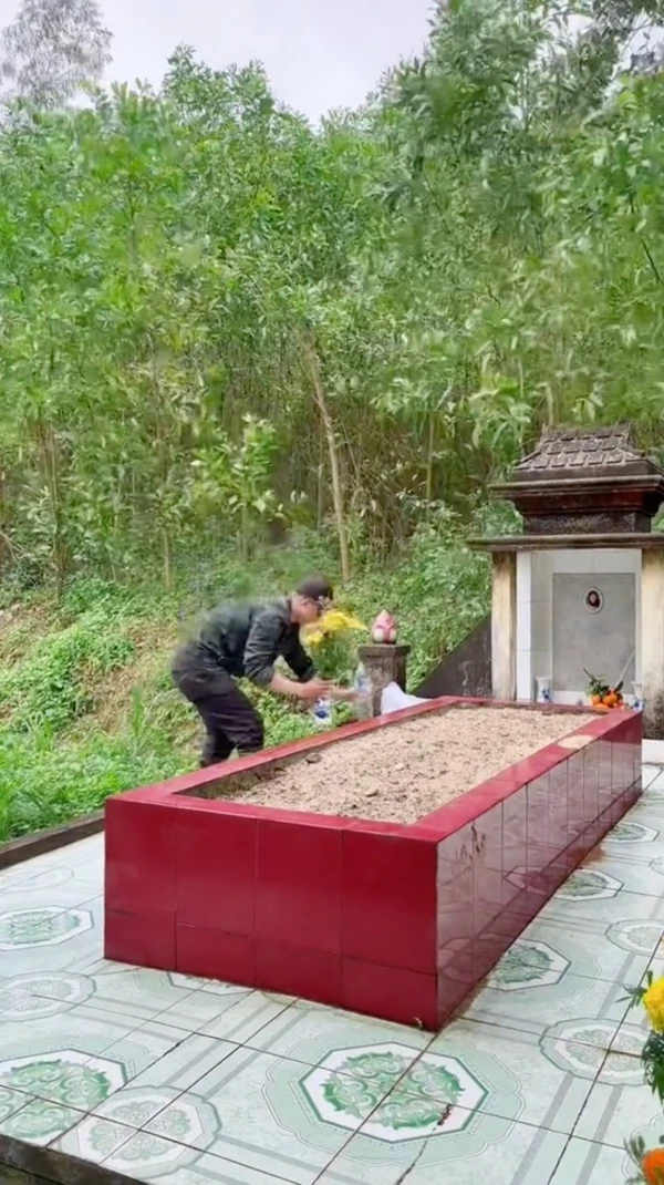 Xót xa người đàn ông 21 năm đều đặn viếng mộ mối tình đầu, gặp hiện tượng lạ - Hình 4