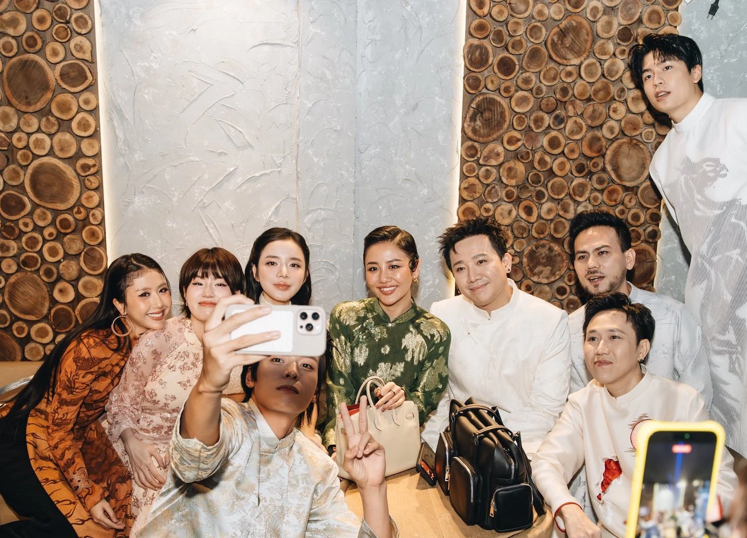 Thỏ ơi! của Trấn Thành cán mốc 100 tỷ, phim Trường Giang bám đuổi vị trí số 2 - Hình 1