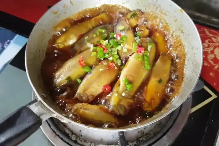 Loại cá nghe cực kỳ lạ tai ở miền Tây, được xem là sản vật mùa nước nổi níu chân thực khách - Hình 5