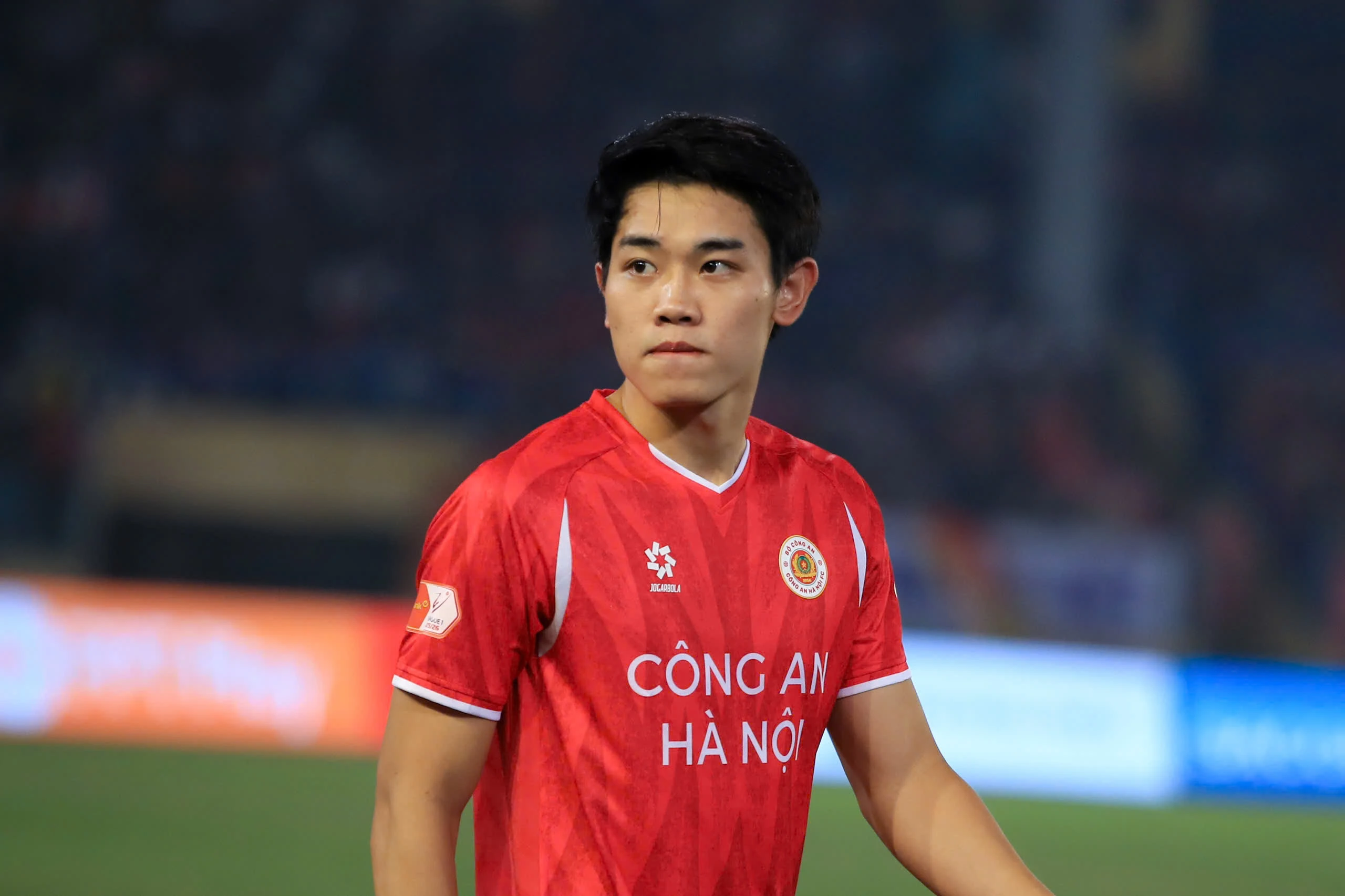 Vinh danh Đình Bắc: Vua phá lưới U23 châu Á chính thức nhận cúp tại Hàng Đẫy trước hàng nghìn khán giả - Hình 6