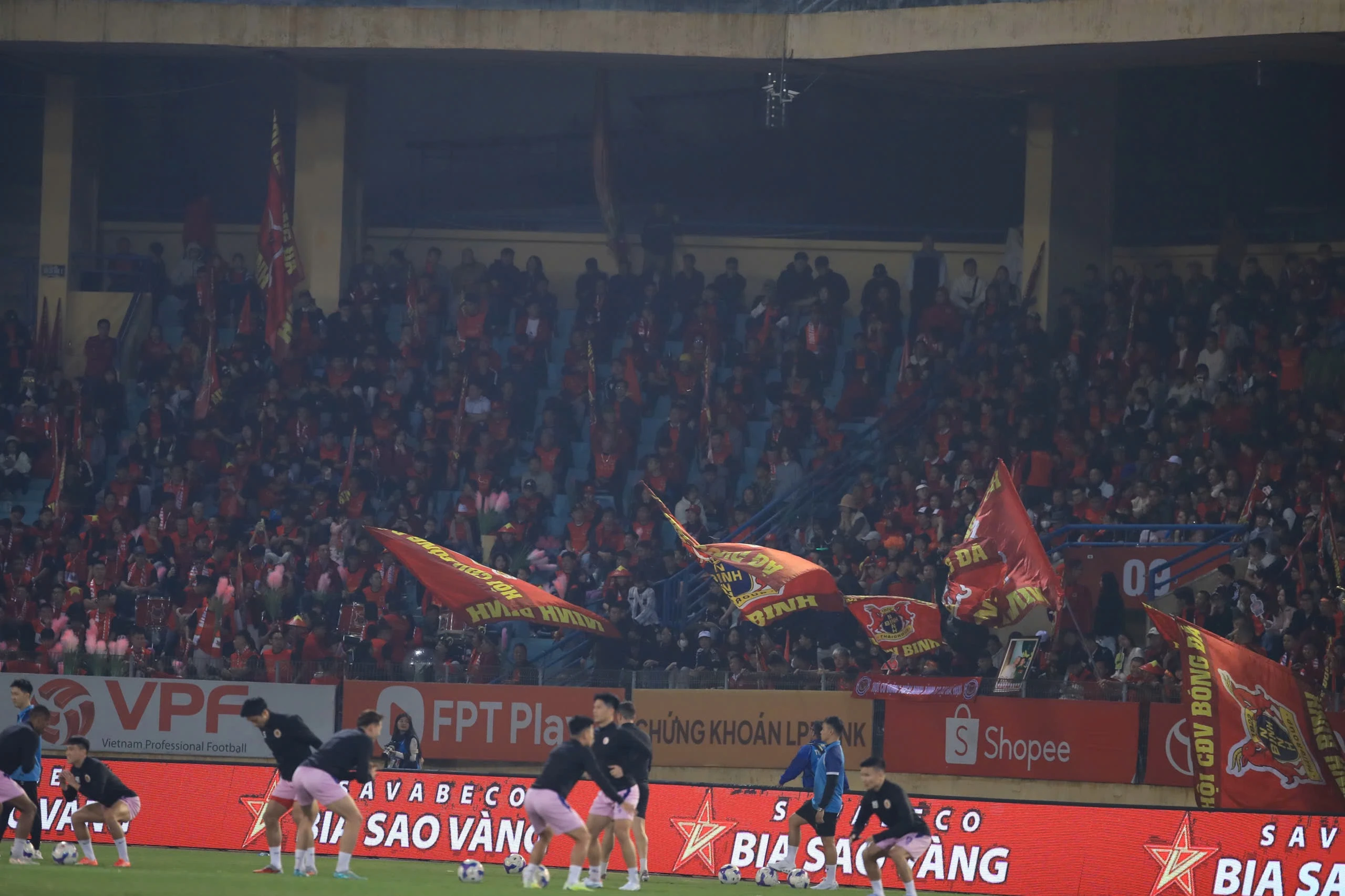 Vinh danh Đình Bắc: Vua phá lưới U23 châu Á chính thức nhận cúp tại Hàng Đẫy trước hàng nghìn khán giả - Hình 14