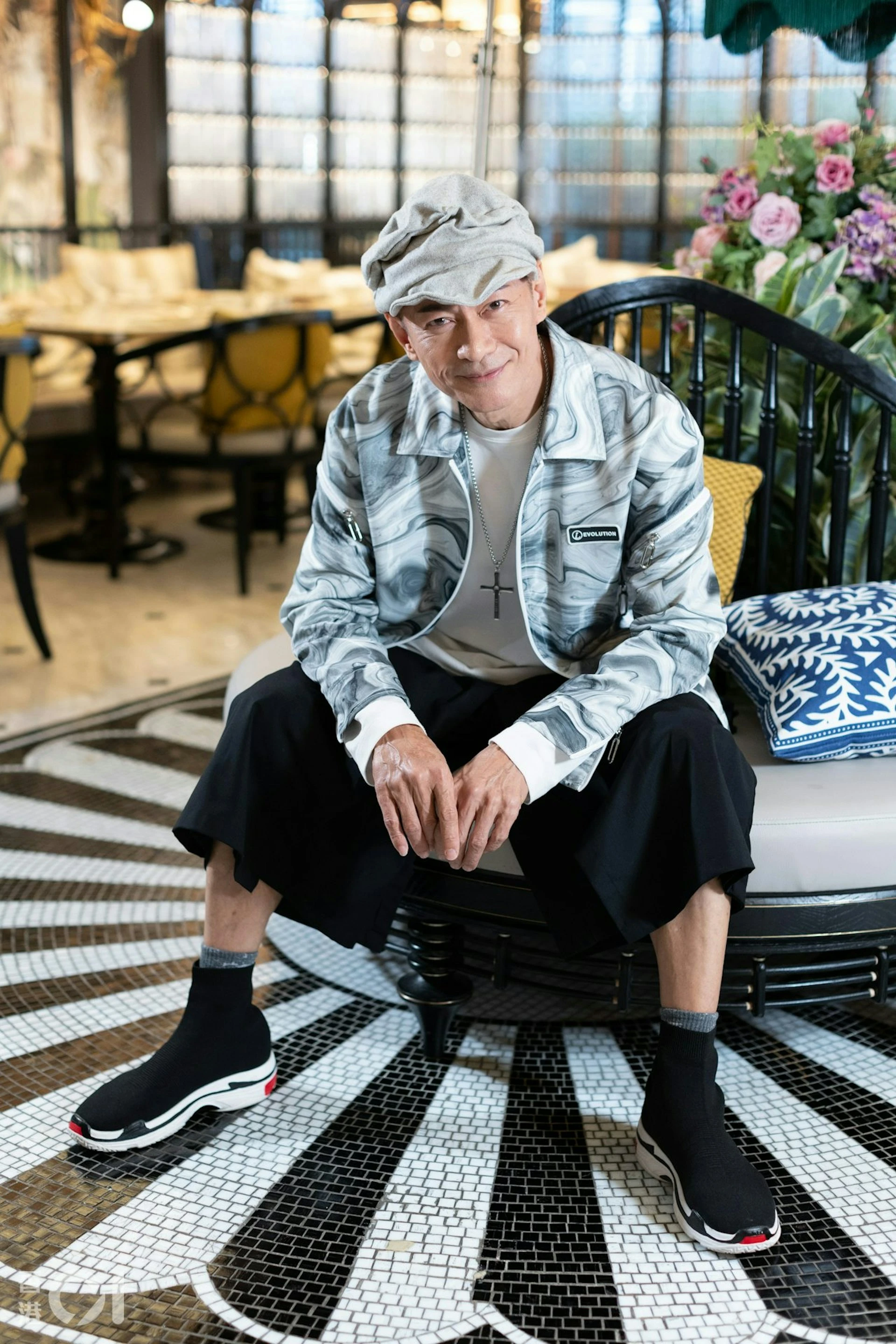 Đường Tăng Giang Hoa vất vả mưu sinh, ngoại hình tuột dốc gây hoang mang - Hình 4