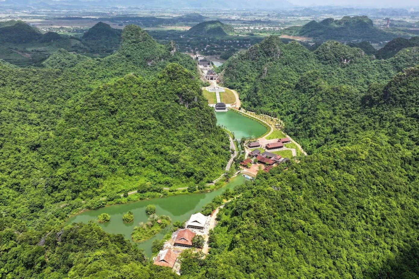 Ninh Bình: Khám phá Thung Ui - tọa độ du xuân mới toanh giữa lòng di sản - Hình 1