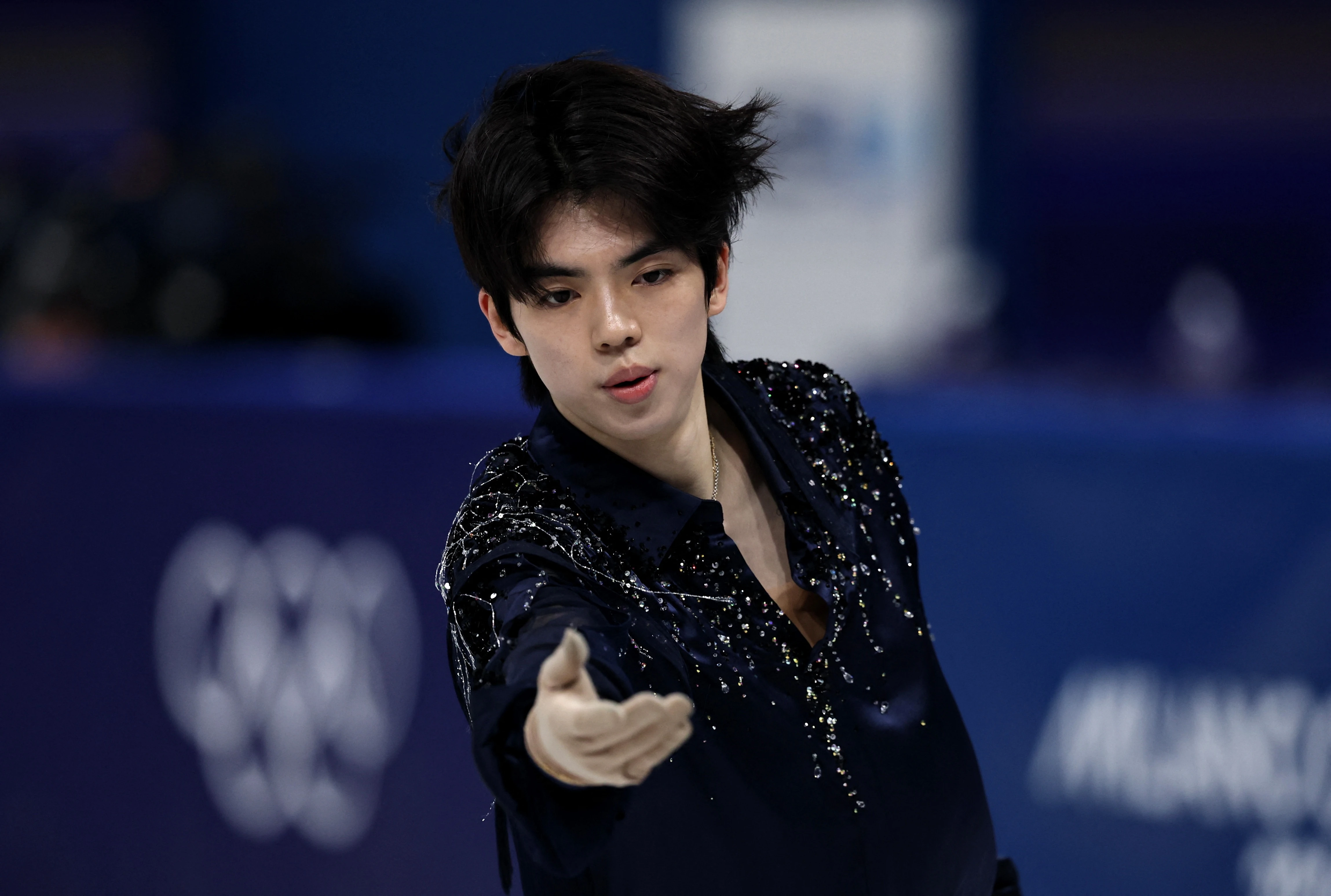 10 trang phục ấn tượng nhất trên sân băng Olympic 2026 - Hình 10