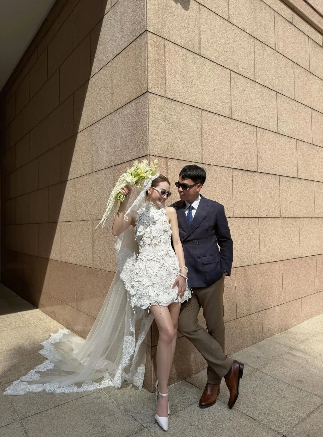 Bạn gái hơn 2 tuổi của cầu thủ Đức Huy khoe ảnh cưới - Hình 3