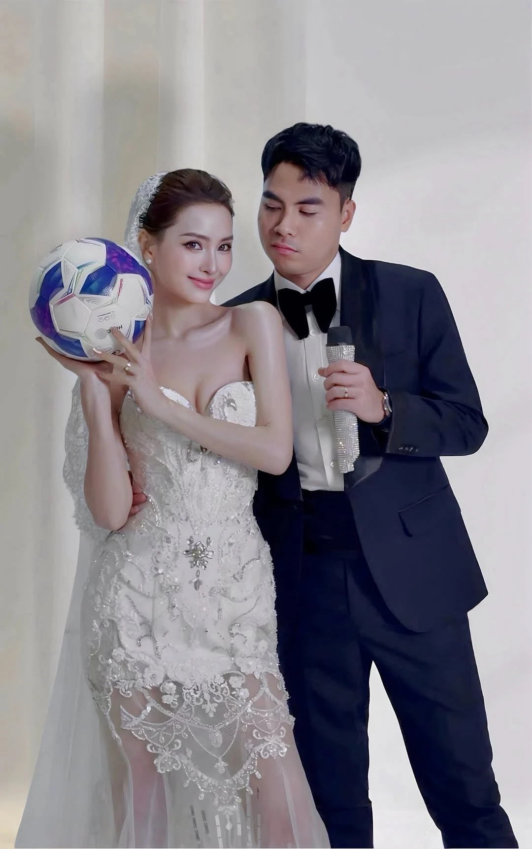 Bạn gái hơn 2 tuổi của cầu thủ Đức Huy khoe ảnh cưới - Hình 1