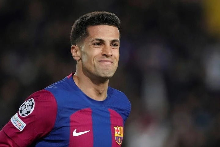 Cancelo bị đẩy ra rìa ở Barcelona - Hình 1