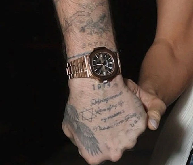 Con trai David Beckham vẫn đeo đồng hồ xa xỉ 280.000 USD bố tặng - Hình 2