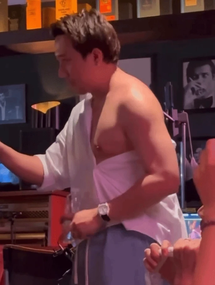 Đạo diễn Thế Hệ Kì Tích bị réo tên giữa lúc Trấn Thành thị phạm diễn xuất trong Thỏ Ơi - Hình 2