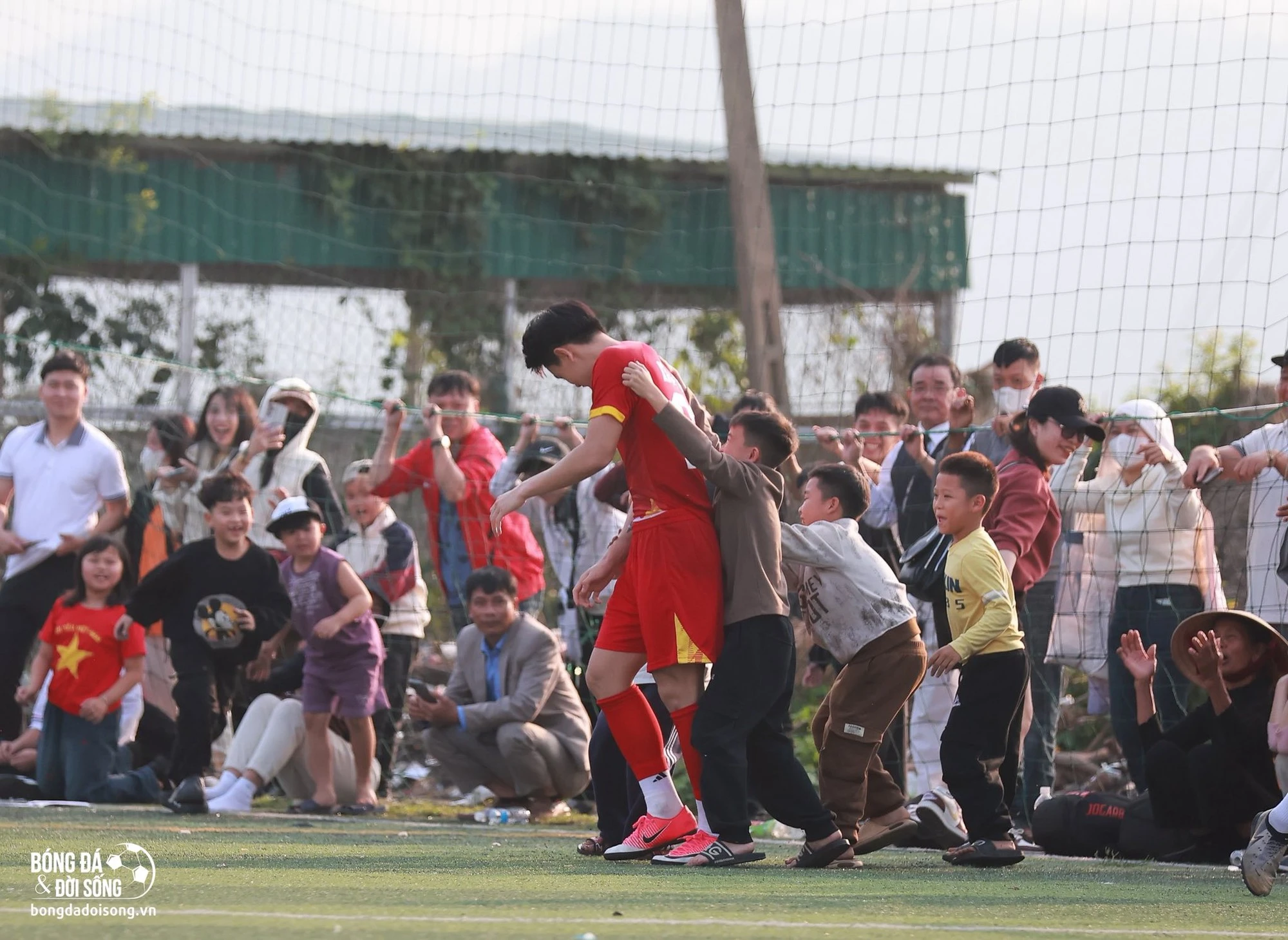 Đình Bắc: Ngôi sao chọn lấm lem bùn đất để được quê hương ôm trọn vào lòng - Hình 2