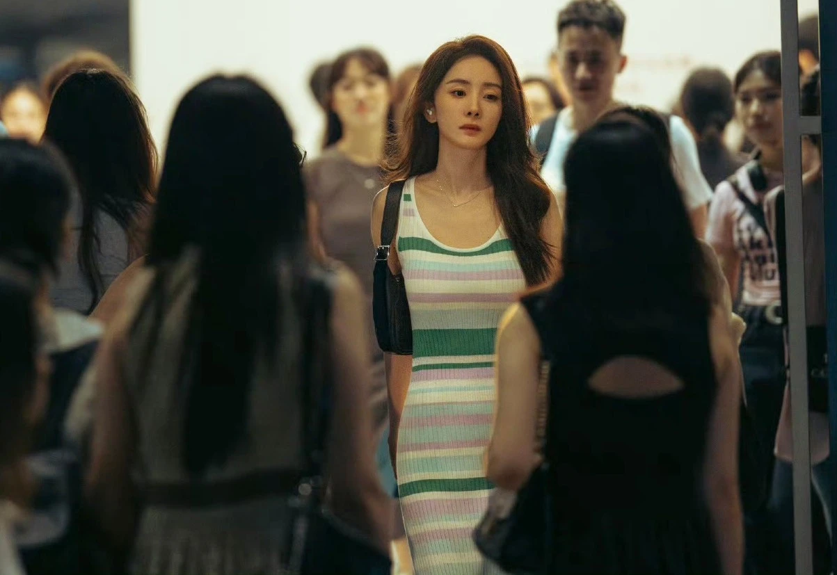 Dương Mịch có nhiều cảnh khoe thân - Hình 5