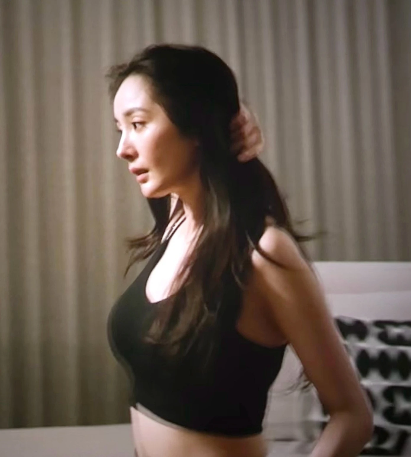 Dương Mịch có nhiều cảnh khoe thân - Hình 4