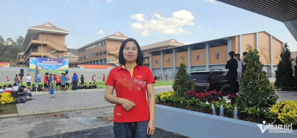 Nụ cười rạng rỡ của cô giáo trong ngôi trường 5 sao vùng biên giới - Hình 1