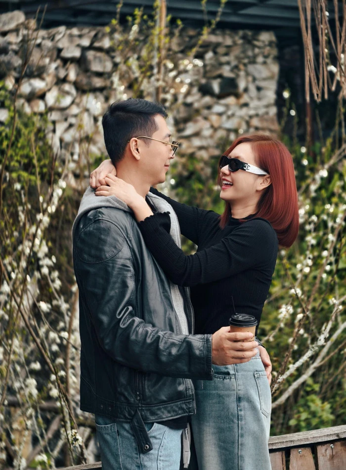 Hương Giang ngọt ngào với chồng hơn 11 tuổi trong ngày Tết - Hình 1