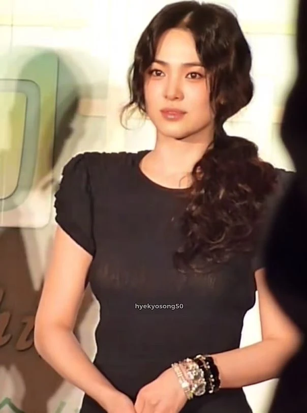 Nhan sắc Song Hye Kyo thời yêu Hyun Bin gây sốt trở lại, 16 năm trời trôi đi mà như hôm qua với hôm nay - Hình 2