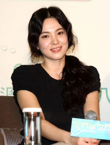 Nhan sắc Song Hye Kyo thời yêu Hyun Bin gây sốt trở lại, 16 năm trời trôi đi mà như hôm qua với hôm nay - Hình 1