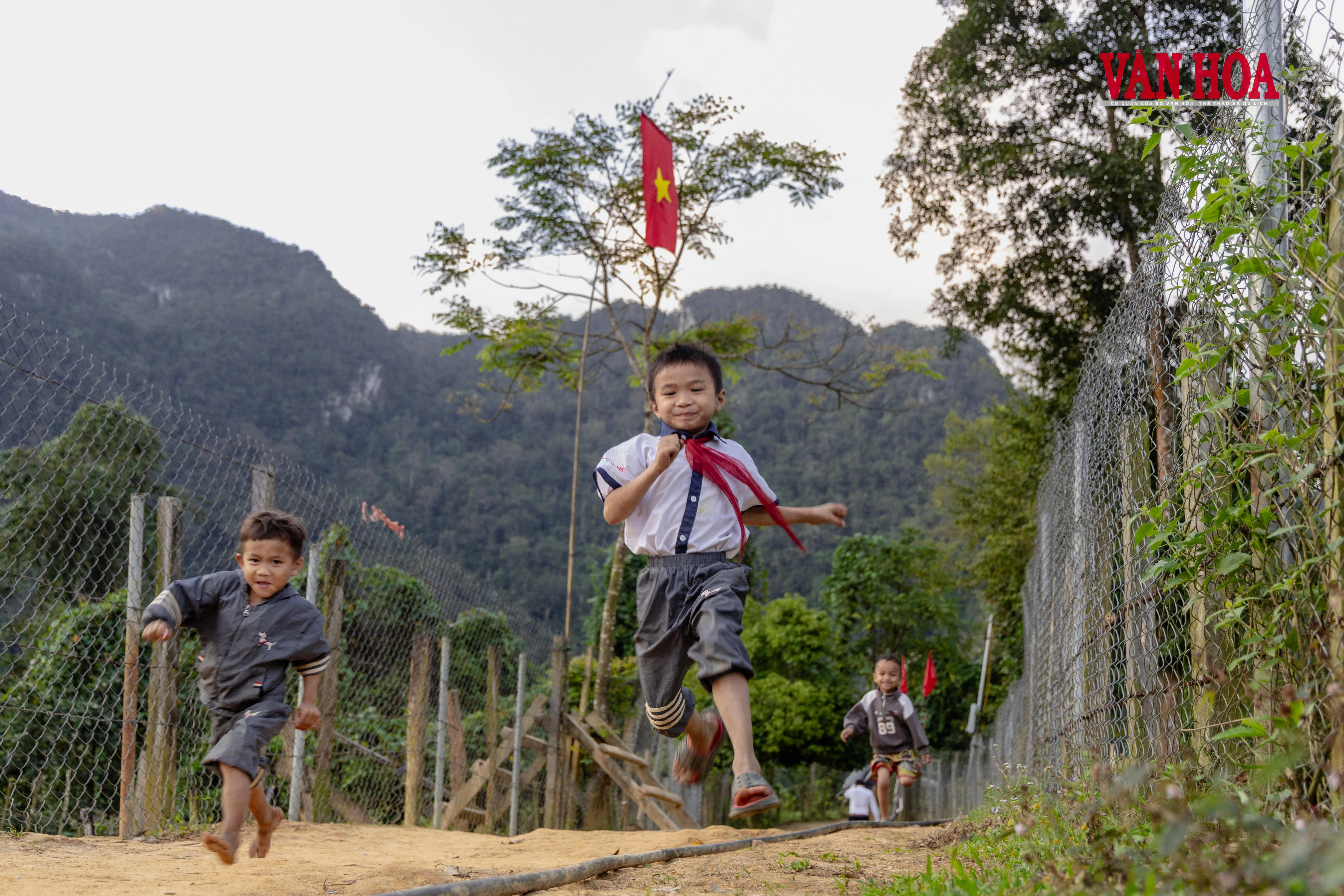 Mùa xuân mới ở bản Đoòng - Hình 8