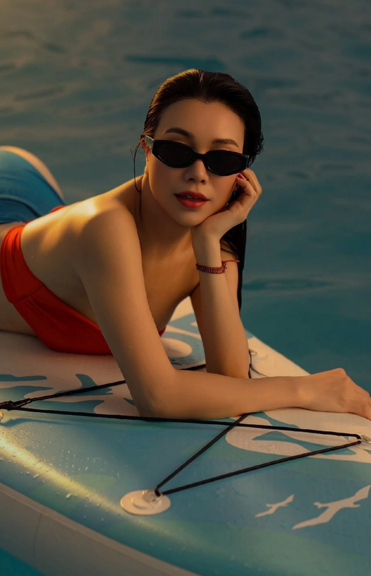 Mỹ Tâm mặt mộc vẫn xinh, diễn viên Kiều Anh gợi cảm đeo kim cương đắt tiền - Hình 11