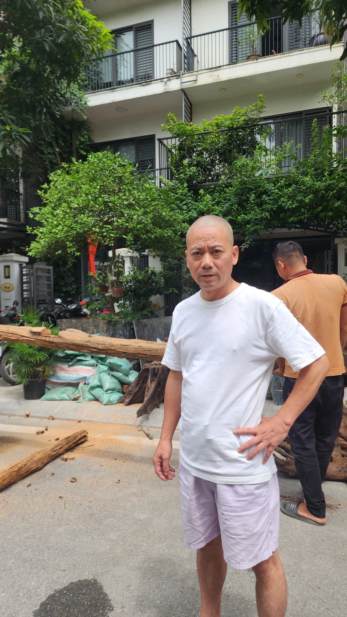 Nam nghệ sĩ có nhà 4 tầng ở Linh Đàm, không đẹp vẫn nhiều cô theo, cưới chân dài thi hoa hậu kém 9 tuổi - Hình 6