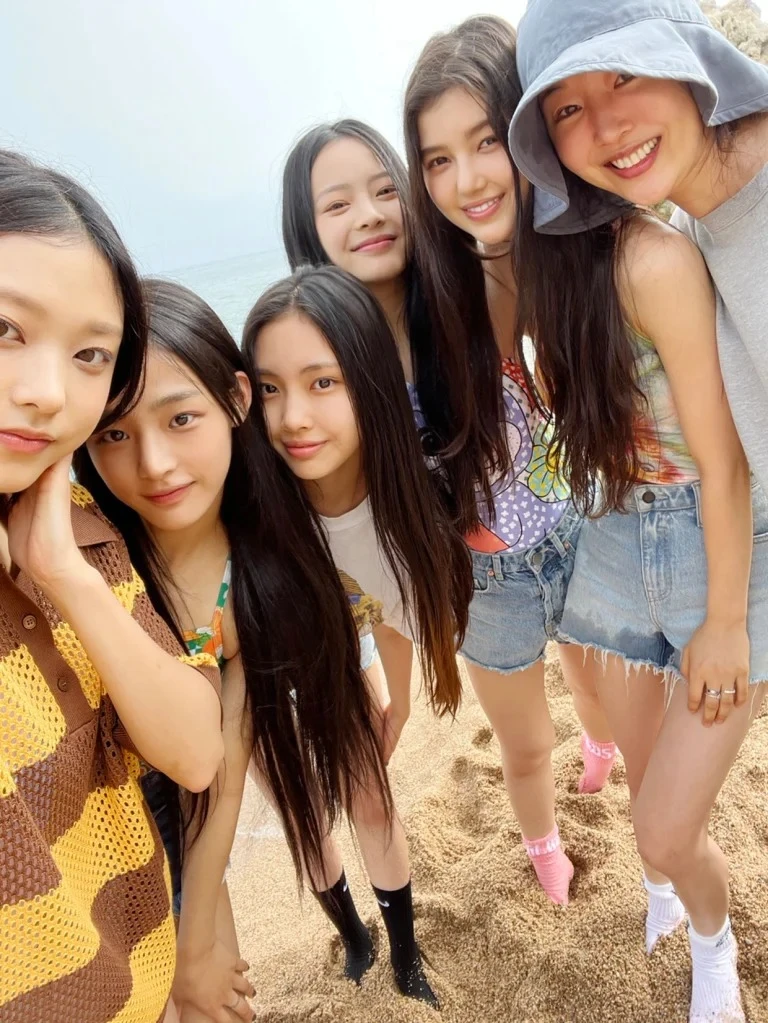 Người phụ nữ làm loạn cả Hàn Quốc bỏ 457 tỷ đồng cứu NewJeans - Hình 8