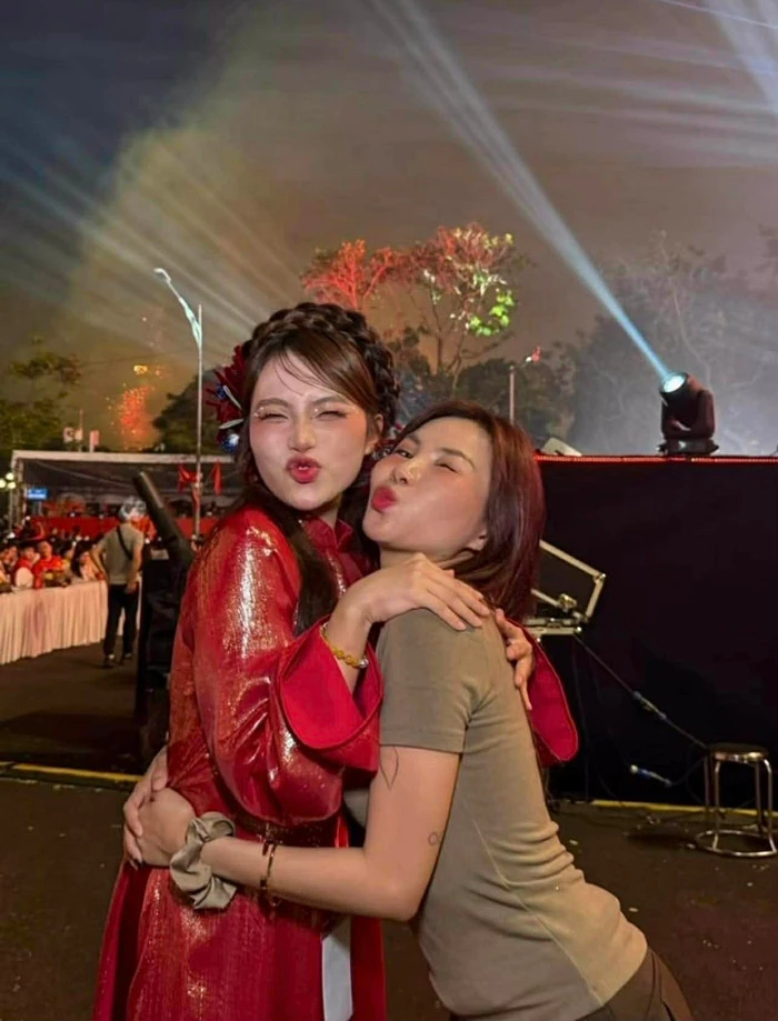 Phương Mỹ Chi bày tỏ tình cảm đến người gắn bó hơn 10 năm qua - Hình 4