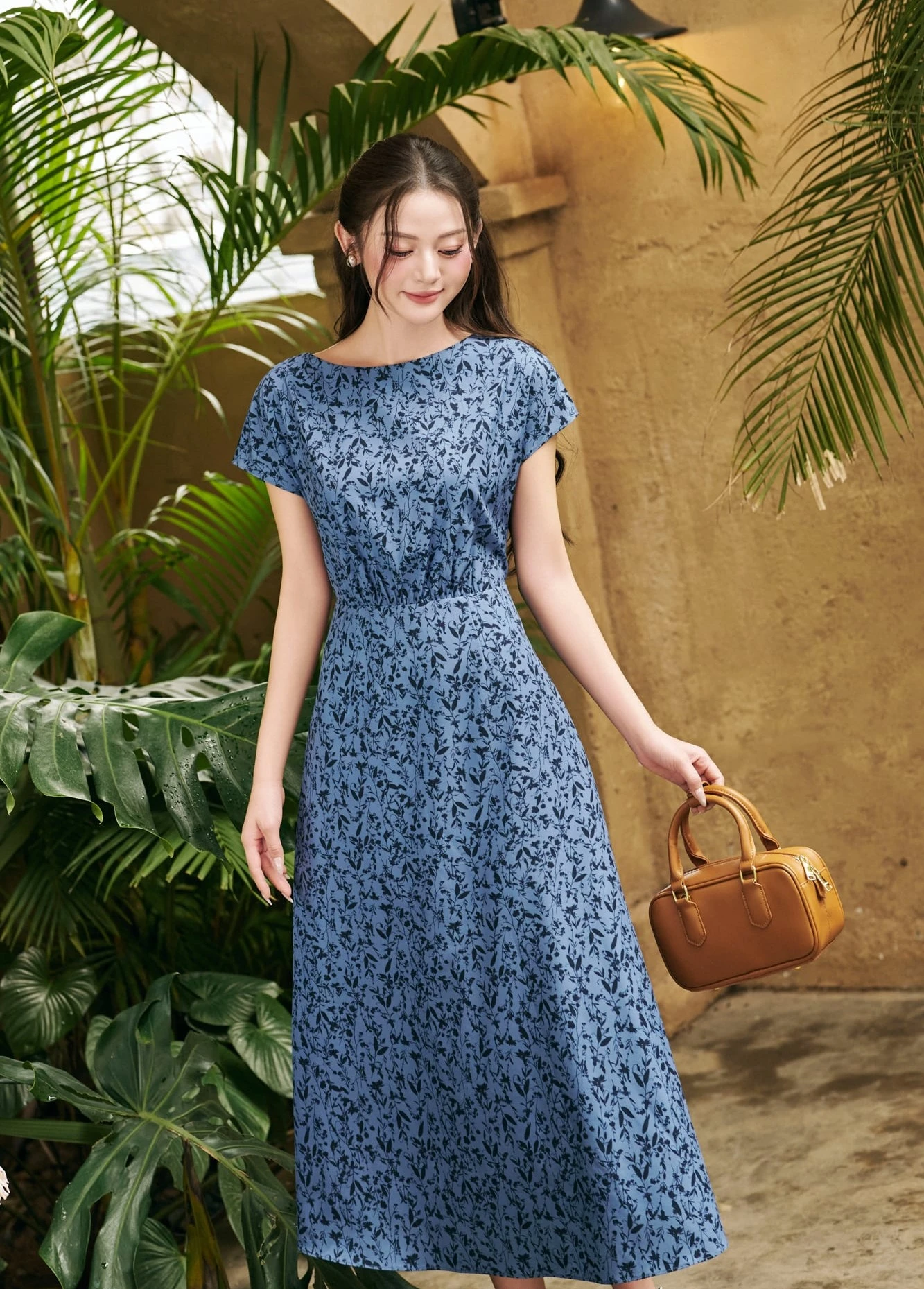 Tận hưởng tiết xuân mát dịu qua những chiếc váy hoa tươi sáng - Hình 2