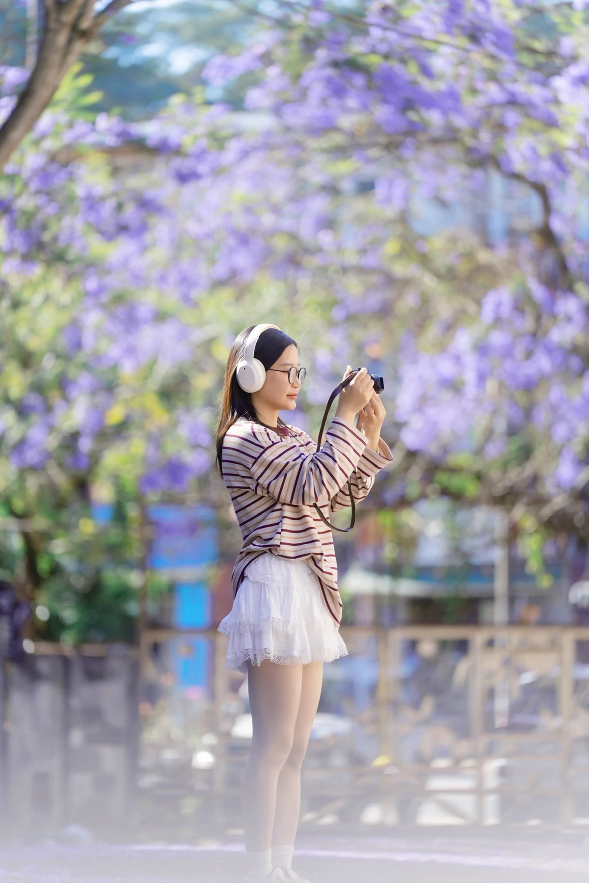 Đà Lạt khoác áo tím, du khách rủ nhau săn mùa hoa lãng mạn nhất năm - Hình 5