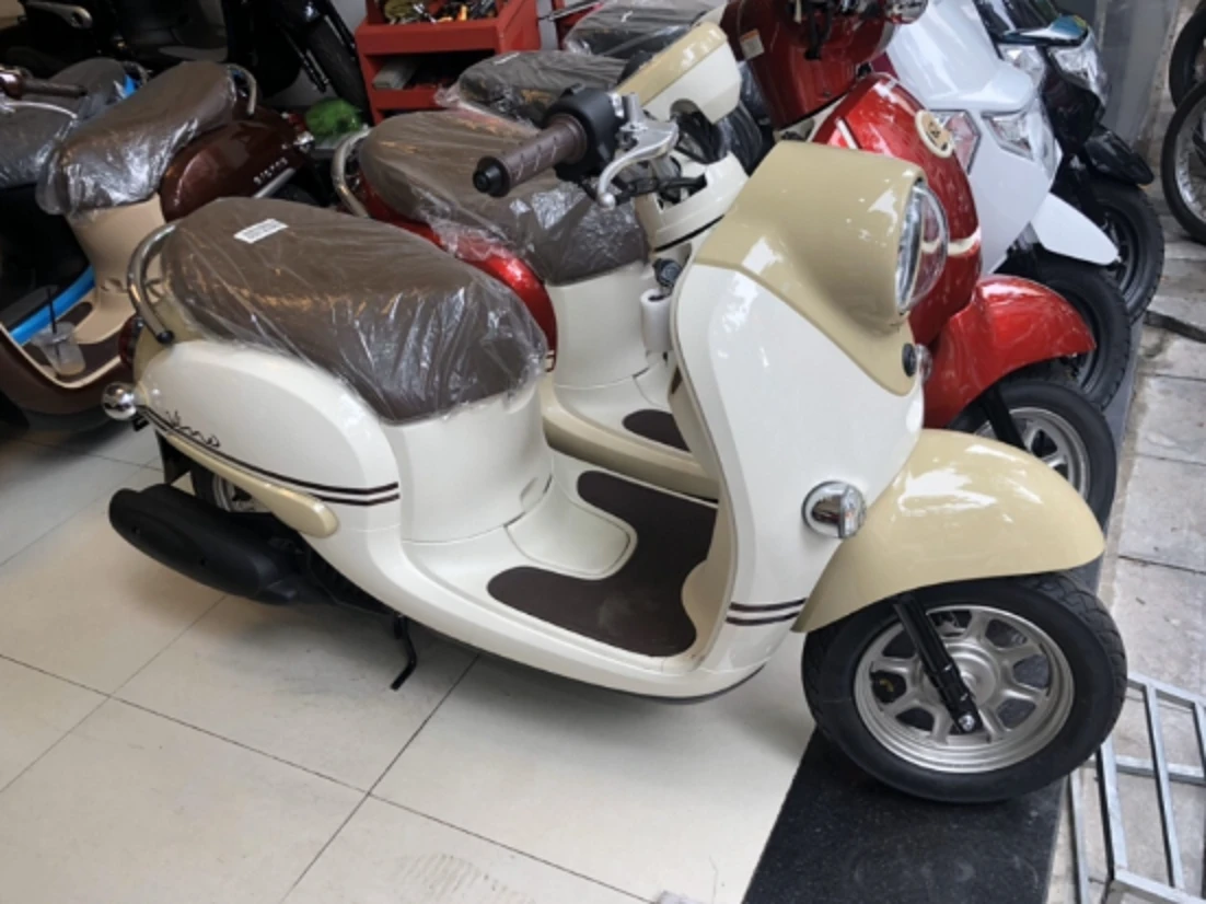 Loạt xe máy 50cc nhập khẩu giá đắt đỏ dành cho con nhà giàu - Hình 4