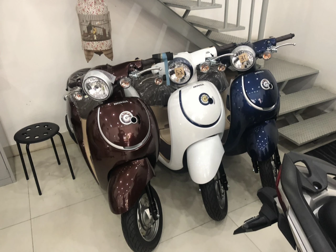 Loạt xe máy 50cc nhập khẩu giá đắt đỏ dành cho con nhà giàu - Hình 5