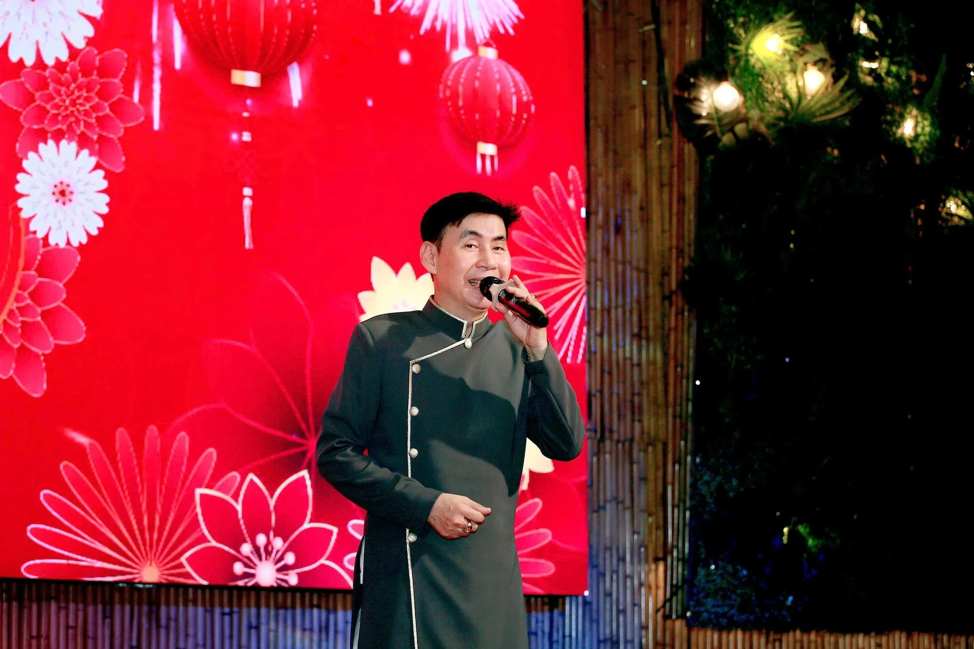 Nam ca sĩ Vbiz chạy 12 show/ngày mua được 4 cây vàng, nay sống trong biệt thự giá 2000 cây vàng - Hình 3