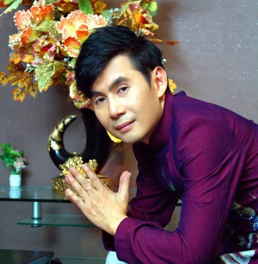 Nam ca sĩ Vbiz chạy 12 show/ngày mua được 4 cây vàng, nay sống trong biệt thự giá 2000 cây vàng - Hình 2