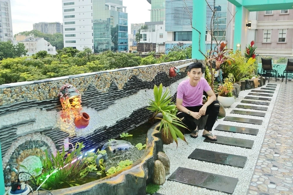 Nam ca sĩ Vbiz chạy 12 show/ngày mua được 4 cây vàng, nay sống trong biệt thự giá 2000 cây vàng - Hình 4