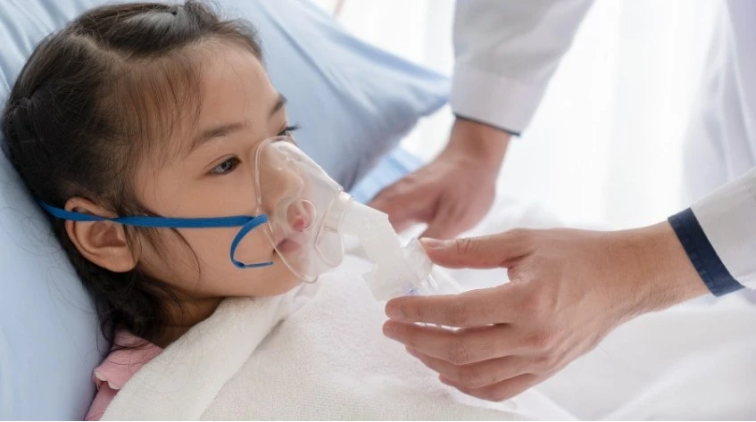 Viêm phổi ở trẻ có lây không? Dấu hiệu cha mẹ cần biết - Hình 1