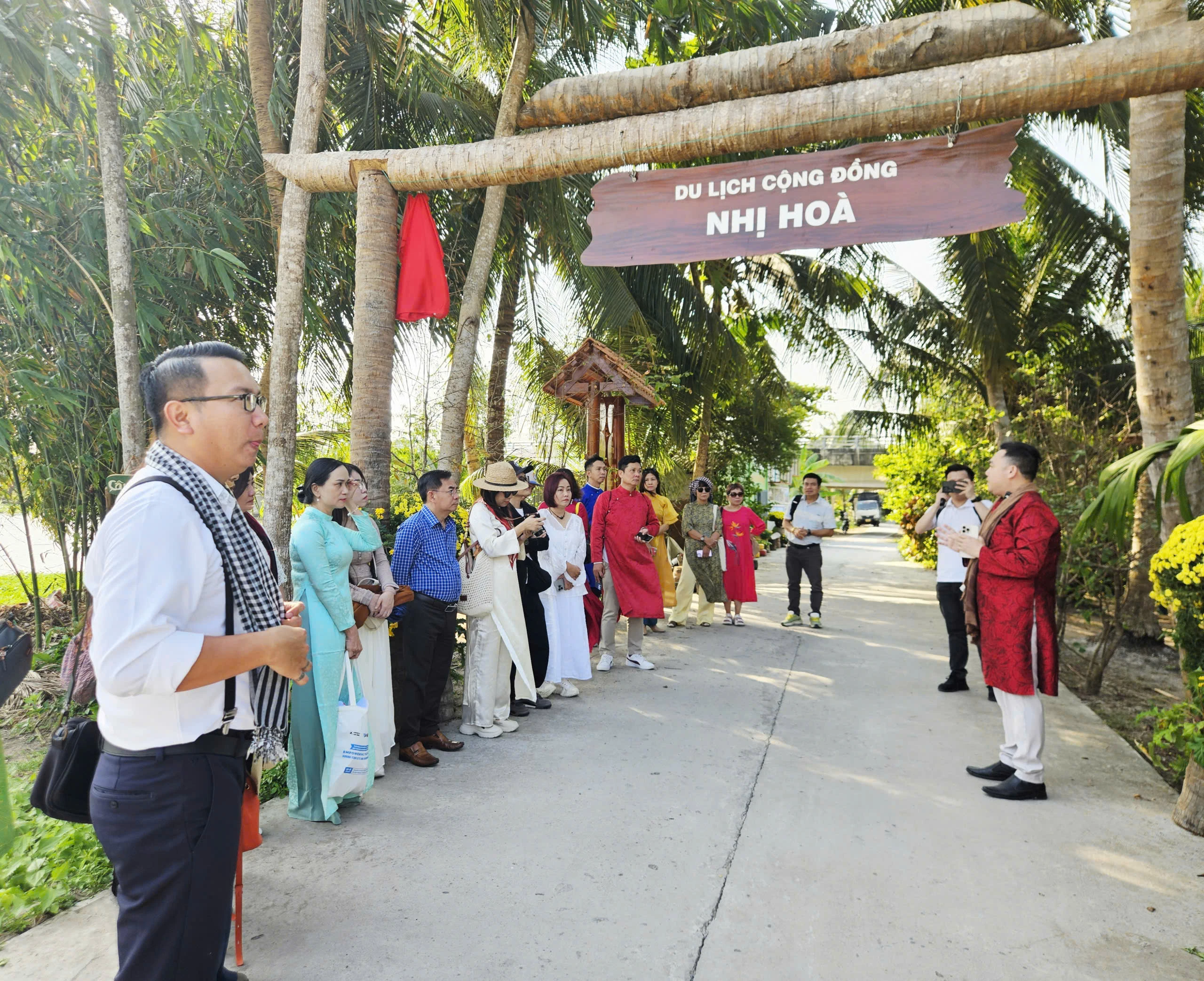 Làng du lịch cộng đồng mới ở Vĩnh Long bất ngờ hút khách - Hình 2