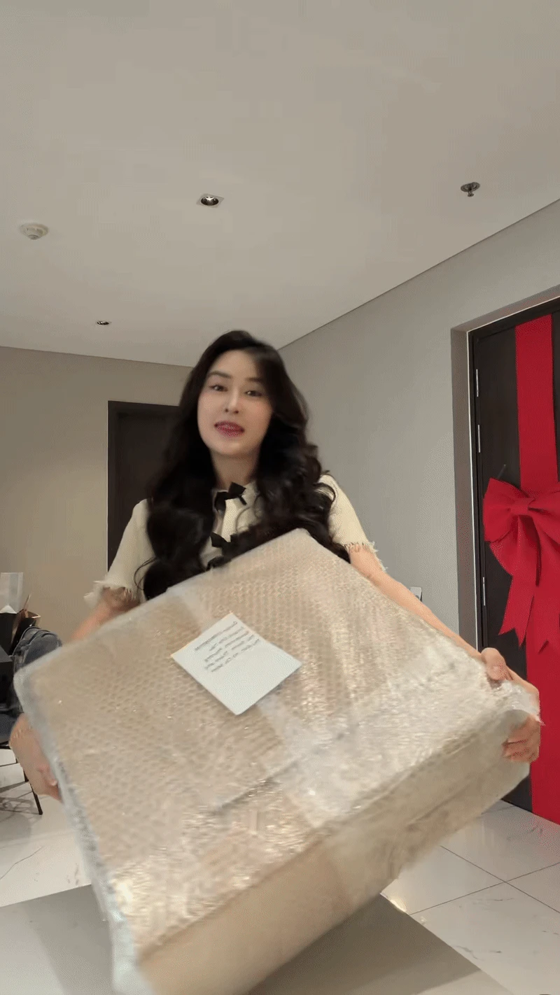 Chồng Phó chủ tịch cứ làm điều này với Quyên Qui suốt thôi - Hình 1